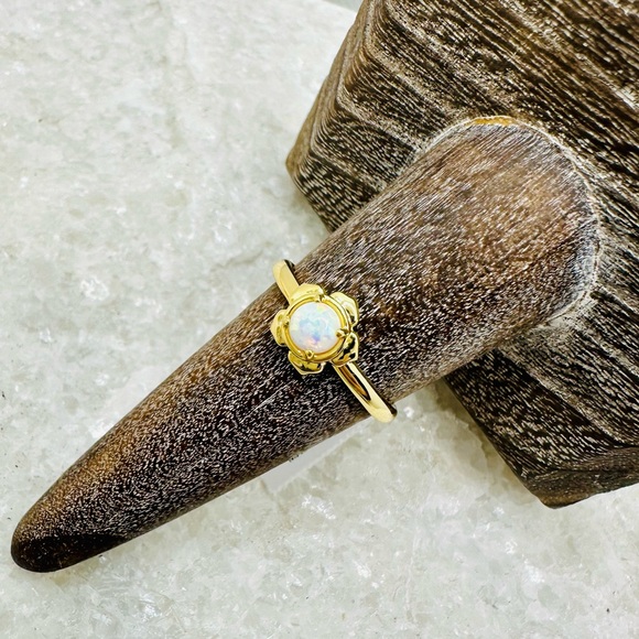 NEW! Kendra Scott Bright White Kyocera Opal Susie Gold Band Ring - Picture 7 of 17